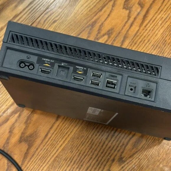 Xbox One Console Model 1540 Bundle - Picture 8 of 8